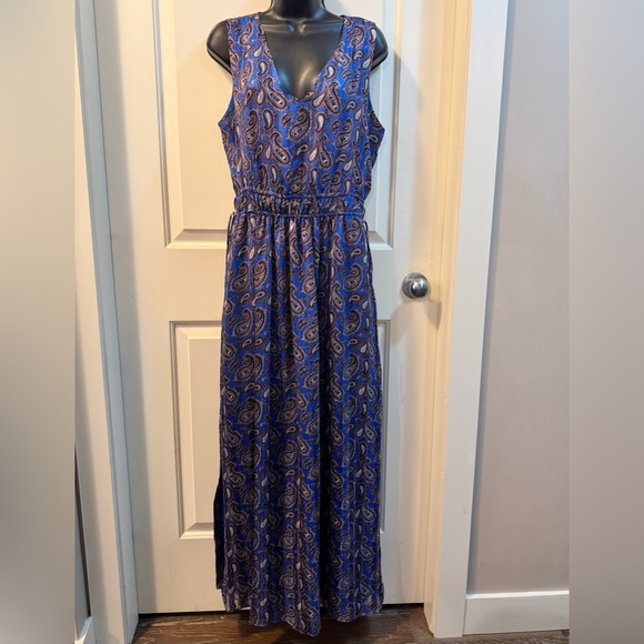 Banana Republic Blue Paisley V-Neck Maxi Dress - Size Medium - Boho Summer - Picture 2 of 5